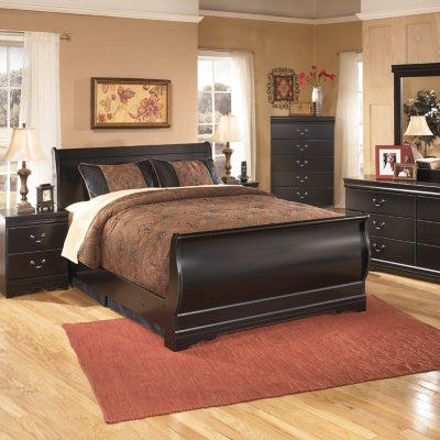 Huey Vineyard Queen Sleigh Bed, Dresser, Mirror, Chest, and 2 Nightstands